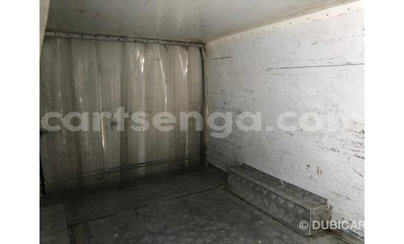 Nunua Imported Toyota Hiace White Gari ndani ya Import - Dubai nchini Hhohho Nunua Imported Toyota Hiace White Gari ndani ya Import - Dubai nchini Hhohho