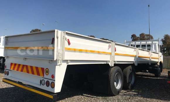 Acheter Occasion Utilitaire Nissan UD Blanc à Ezulwini, Hhohho Acheter Occasion Utilitaire Nissan UD Blanc à Ezulwini, Hhohho