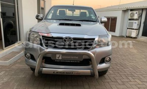 Nunua Ilio tumika Toyota Hilux Silver Gari ndani ya Bulembu nchini Hhohho