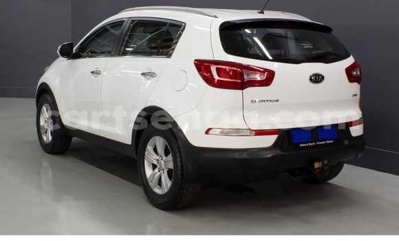 Nunua Ilio tumika Kia Sportage White Gari ndani ya Ezulwini nchini Hhohho Nunua Ilio tumika Kia Sportage White Gari ndani ya Ezulwini nchini Hhohho