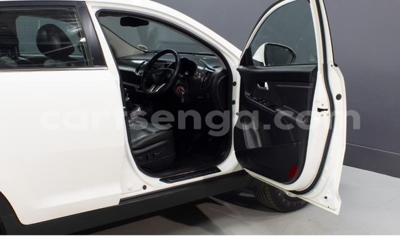 Nunua Ilio tumika Kia Sportage White Gari ndani ya Ezulwini nchini Hhohho Nunua Ilio tumika Kia Sportage White Gari ndani ya Ezulwini nchini Hhohho