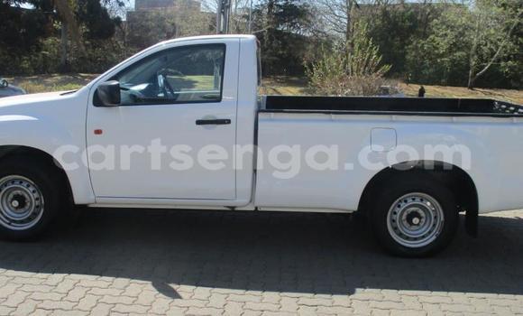 Nunua Ilio tumika Isuzu KB White Gari ndani ya Ezulwini nchini Hhohho Nunua Ilio tumika Isuzu KB White Gari ndani ya Ezulwini nchini Hhohho