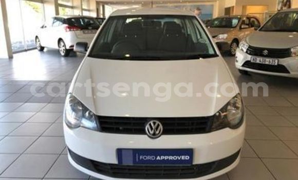 Nunua Ilio tumika Volkswagen Polo White Gari ndani ya Bulembu nchini Hhohho Nunua Ilio tumika Volkswagen Polo White Gari ndani ya Bulembu nchini Hhohho