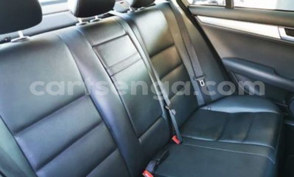 Acheter Occasion Voiture Mercedes‒Benz C–Class Blanc à Hlatikulu, Shiselweni District Acheter Occasion Voiture Mercedes‒Benz C–Class Blanc à Hlatikulu, Shiselweni District