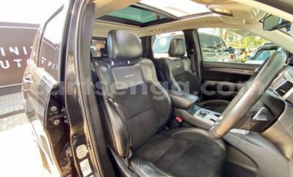 Nunua Ilio tumika Jeep Grand Cherokee SRT8 Black Gari ndani ya Ezulwini nchini Hhohho Nunua Ilio tumika Jeep Grand Cherokee SRT8 Black Gari ndani ya Ezulwini nchini Hhohho