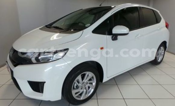 Nunua Ilio tumika Honda Jazz White Gari ndani ya Ezulwini nchini Hhohho