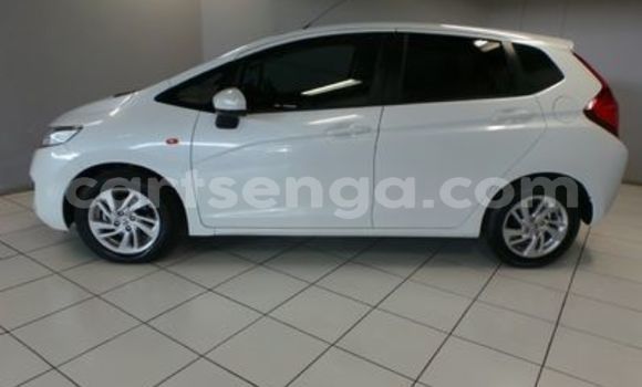 Buy Used Honda Jazz White Car in Ezulwini in Hhohho Buy Used Honda Jazz White Car in Ezulwini in Hhohho