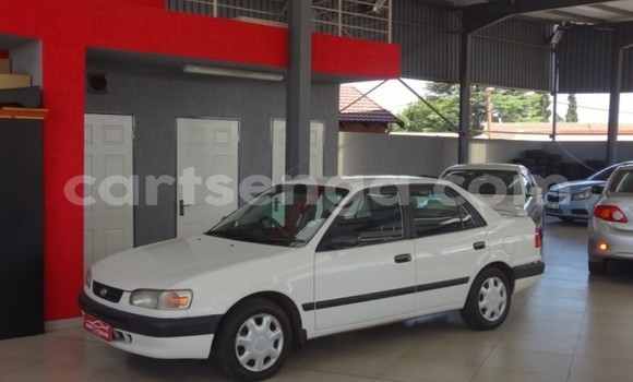 Nunua Ilio tumika Toyota Corolla White Gari ndani ya Bulembu nchini Hhohho