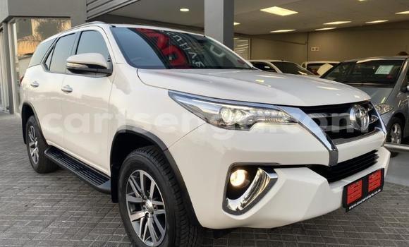 Acheter Occasion Voiture Toyota Fortuner Blanc à Big Bend, Lubombo Acheter Occasion Voiture Toyota Fortuner Blanc à Big Bend, Lubombo