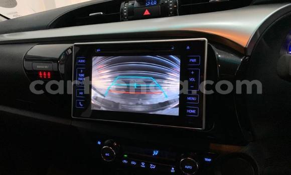 Nunua Ilio tumika Toyota Hilux Beige Gari ndani ya Manzini nchini Manzini