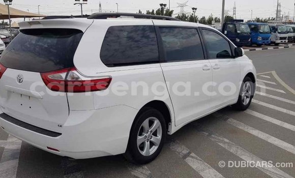 Buy Import Toyota Sienna White Car in Import - Dubai in Hhohho Buy Import Toyota Sienna White Car in Import - Dubai in Hhohho