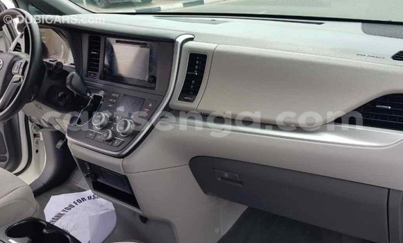 Buy Import Toyota Sienna White Car in Import - Dubai in Hhohho Buy Import Toyota Sienna White Car in Import - Dubai in Hhohho