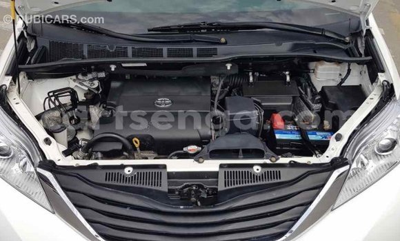 Buy Import Toyota Sienna White Car in Import - Dubai in Hhohho Buy Import Toyota Sienna White Car in Import - Dubai in Hhohho