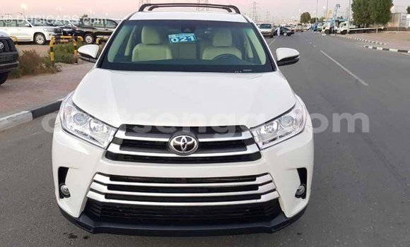 Buy Import Toyota Highlander White Car in Import - Dubai in Hhohho Buy Import Toyota Highlander White Car in Import - Dubai in Hhohho