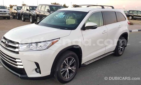 Buy Import Toyota Highlander White Car in Import - Dubai in Hhohho Buy Import Toyota Highlander White Car in Import - Dubai in Hhohho