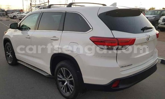 Buy Import Toyota Highlander White Car in Import - Dubai in Hhohho Buy Import Toyota Highlander White Car in Import - Dubai in Hhohho