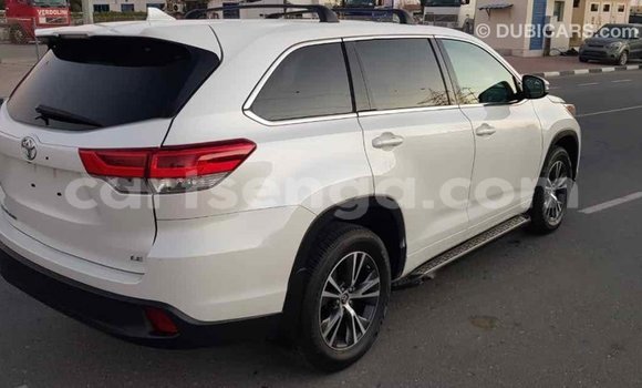 Buy Import Toyota Highlander White Car in Import - Dubai in Hhohho Buy Import Toyota Highlander White Car in Import - Dubai in Hhohho