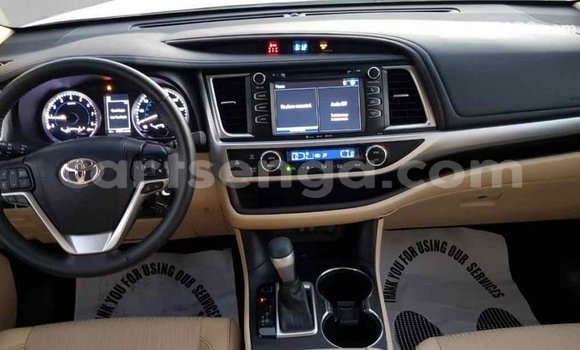 Buy Import Toyota Highlander White Car in Import - Dubai in Hhohho Buy Import Toyota Highlander White Car in Import - Dubai in Hhohho
