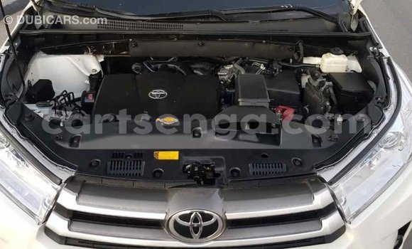 Buy Import Toyota Highlander White Car in Import - Dubai in Hhohho Buy Import Toyota Highlander White Car in Import - Dubai in Hhohho