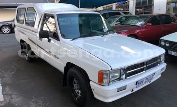 Nunua Ilio tumika Toyota Hilux White Gari ndani ya Manzini nchini Manzini