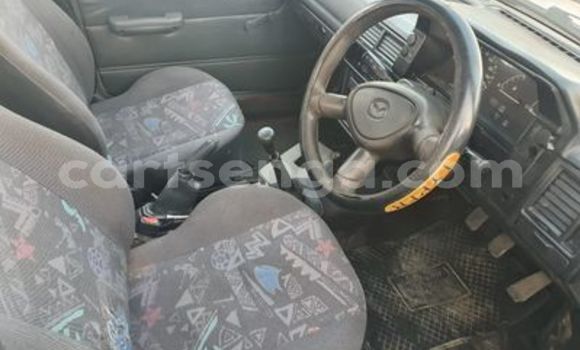 Nunua Ilio tumika Mazda 323 White Gari ndani ya Manzini nchini Manzini Nunua Ilio tumika Mazda 323 White Gari ndani ya Manzini nchini Manzini