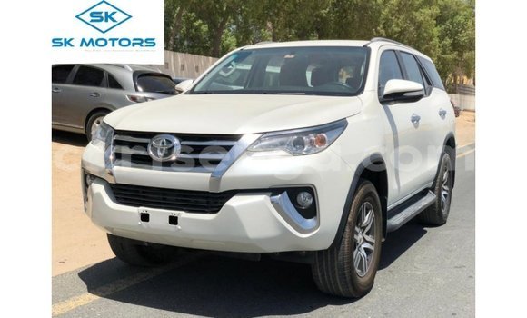 Acheter Import Voiture Toyota Fortuner Blanc à Import - Dubai, Hhohho Acheter Import Voiture Toyota Fortuner Blanc à Import - Dubai, Hhohho