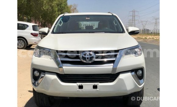 Nunua Imported Toyota Fortuner White Gari ndani ya Import - Dubai nchini Hhohho Nunua Imported Toyota Fortuner White Gari ndani ya Import - Dubai nchini Hhohho