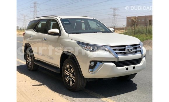 Nunua Imported Toyota Fortuner White Gari ndani ya Import - Dubai nchini Hhohho Nunua Imported Toyota Fortuner White Gari ndani ya Import - Dubai nchini Hhohho
