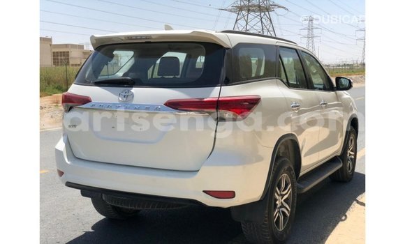 Nunua Imported Toyota Fortuner White Gari ndani ya Import - Dubai nchini Hhohho Nunua Imported Toyota Fortuner White Gari ndani ya Import - Dubai nchini Hhohho