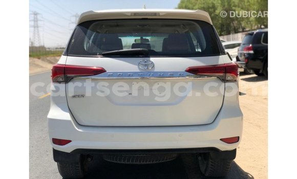 Nunua Imported Toyota Fortuner White Gari ndani ya Import - Dubai nchini Hhohho Nunua Imported Toyota Fortuner White Gari ndani ya Import - Dubai nchini Hhohho