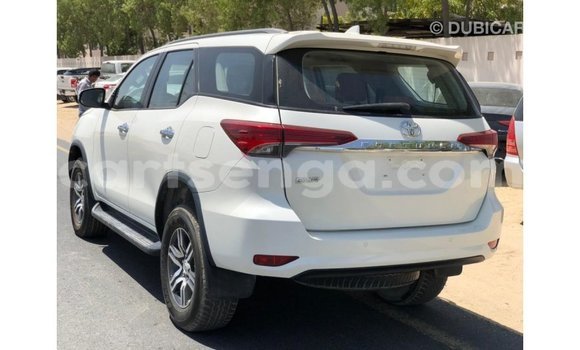 Nunua Imported Toyota Fortuner White Gari ndani ya Import - Dubai nchini Hhohho Nunua Imported Toyota Fortuner White Gari ndani ya Import - Dubai nchini Hhohho