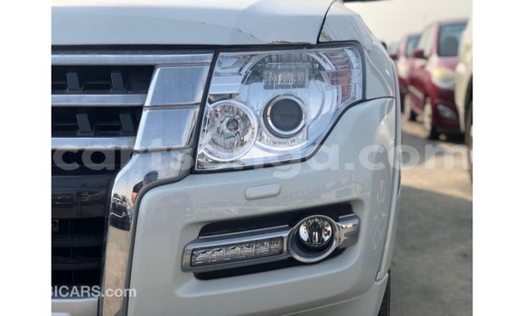 Nunua Imported Mitsubishi Pajero Black Gari ndani ya Import - Dubai nchini Hhohho Nunua Imported Mitsubishi Pajero Black Gari ndani ya Import - Dubai nchini Hhohho