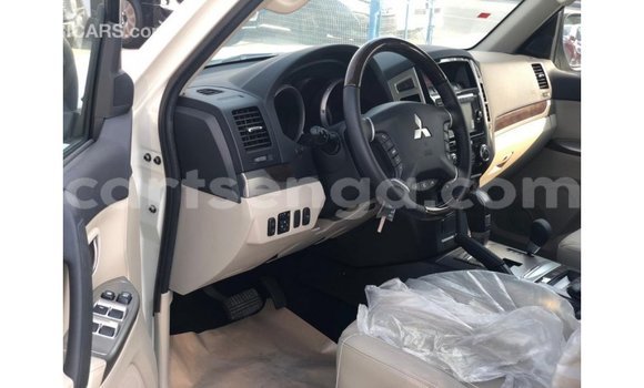 Nunua Imported Mitsubishi Pajero Black Gari ndani ya Import - Dubai nchini Hhohho Nunua Imported Mitsubishi Pajero Black Gari ndani ya Import - Dubai nchini Hhohho