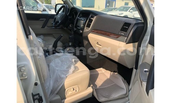 Nunua Imported Mitsubishi Pajero Black Gari ndani ya Import - Dubai nchini Hhohho Nunua Imported Mitsubishi Pajero Black Gari ndani ya Import - Dubai nchini Hhohho