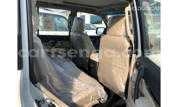 Nunua Imported Mitsubishi Pajero Black Gari ndani ya Import - Dubai nchini Hhohho Nunua Imported Mitsubishi Pajero Black Gari ndani ya Import - Dubai nchini Hhohho