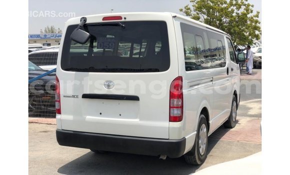 Nunua Imported Toyota Hiace White Gari ndani ya Import - Dubai nchini Hhohho Nunua Imported Toyota Hiace White Gari ndani ya Import - Dubai nchini Hhohho