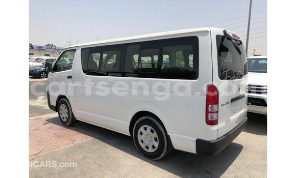 Nunua Imported Toyota Hiace White Gari ndani ya Import - Dubai nchini Hhohho Nunua Imported Toyota Hiace White Gari ndani ya Import - Dubai nchini Hhohho