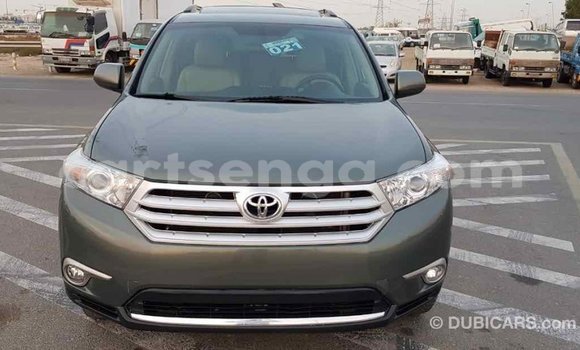 Buy Import Toyota Highlander Green Car in Import - Dubai in Hhohho Buy Import Toyota Highlander Green Car in Import - Dubai in Hhohho
