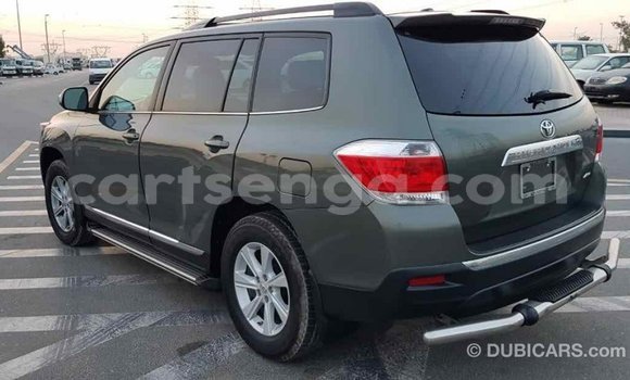 Buy Import Toyota Highlander Green Car in Import - Dubai in Hhohho Buy Import Toyota Highlander Green Car in Import - Dubai in Hhohho