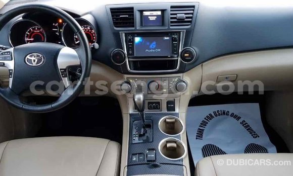 Buy Import Toyota Highlander Green Car in Import - Dubai in Hhohho Buy Import Toyota Highlander Green Car in Import - Dubai in Hhohho