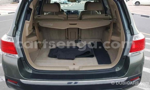 Buy Import Toyota Highlander Green Car in Import - Dubai in Hhohho Buy Import Toyota Highlander Green Car in Import - Dubai in Hhohho