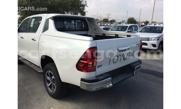 Nunua Imported Toyota Hilux White Gari ndani ya Import - Dubai nchini Hhohho Nunua Imported Toyota Hilux White Gari ndani ya Import - Dubai nchini Hhohho
