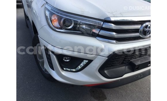 Nunua Imported Toyota Hilux White Gari ndani ya Import - Dubai nchini Hhohho Nunua Imported Toyota Hilux White Gari ndani ya Import - Dubai nchini Hhohho