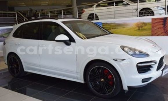 Buy Used Porsche Cayenne White Car in Hlatikulu in Shiselweni District Buy Used Porsche Cayenne White Car in Hlatikulu in Shiselweni District
