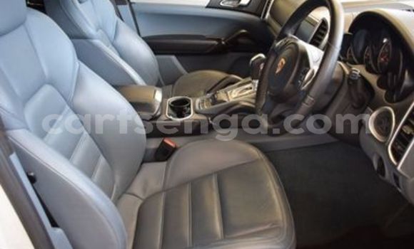 Buy Used Porsche Cayenne White Car in Hlatikulu in Shiselweni District Buy Used Porsche Cayenne White Car in Hlatikulu in Shiselweni District