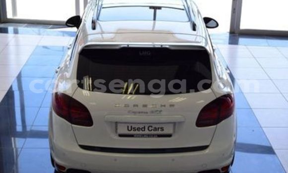 Buy Used Porsche Cayenne White Car in Hlatikulu in Shiselweni District Buy Used Porsche Cayenne White Car in Hlatikulu in Shiselweni District