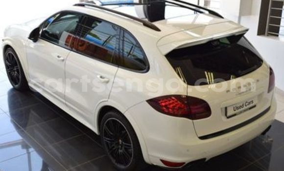 Buy Used Porsche Cayenne White Car in Hlatikulu in Shiselweni District Buy Used Porsche Cayenne White Car in Hlatikulu in Shiselweni District