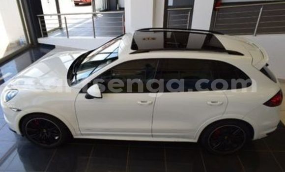 Buy Used Porsche Cayenne White Car in Hlatikulu in Shiselweni District Buy Used Porsche Cayenne White Car in Hlatikulu in Shiselweni District