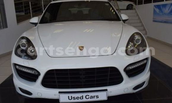 Buy Used Porsche Cayenne White Car in Hlatikulu in Shiselweni District Buy Used Porsche Cayenne White Car in Hlatikulu in Shiselweni District