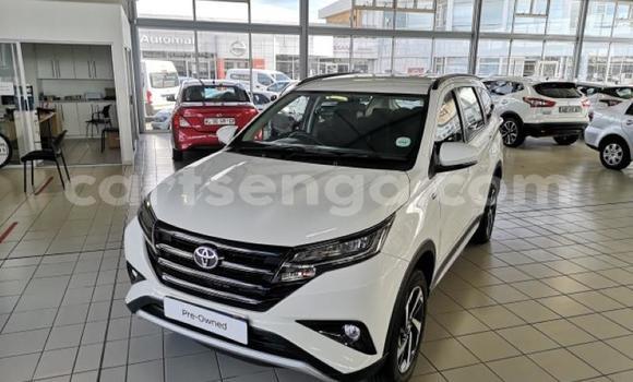 Acheter Occasion Voiture Toyota Rush Blanc à Import - Dubai, Hhohho Acheter Occasion Voiture Toyota Rush Blanc à Import - Dubai, Hhohho